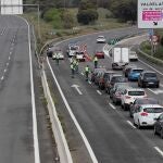 La Guardia Civil realiza un control en la carretera de Colmenar en Madrid, hoy