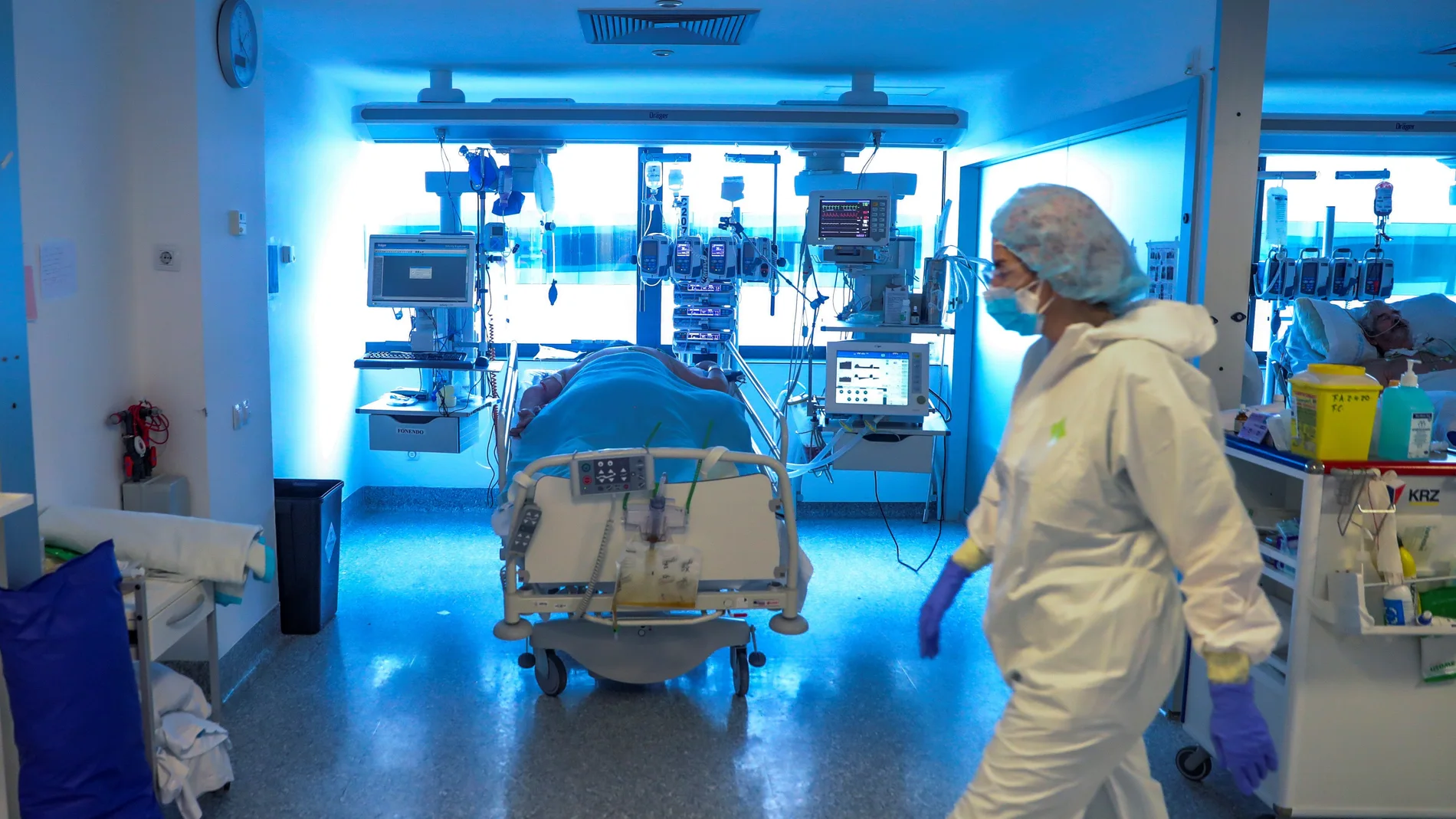 Personal médico de una UCI en el Hospital Puerta de Hierro de Madrid