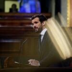 El líder del PP, Pablo Casado, durante su intervención en el pleno del Congreso celebrado para aprobar una nueva prórroga del estado de alarma.