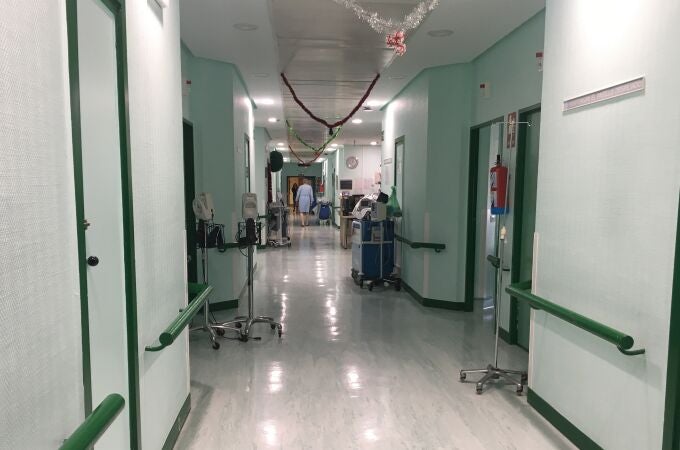 Pasillo, zona de hospitalización, habitaciones del Hospital Clínico Universitario de Valladolid.