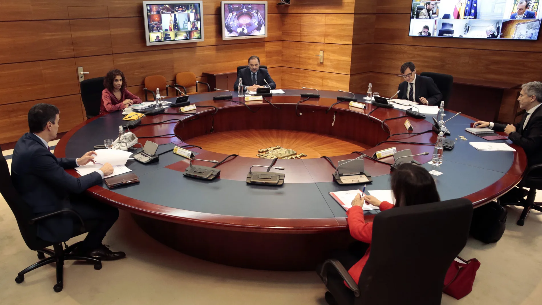 Spanish cabinet holds extraordinary meeting amid coronavirus pandemic
