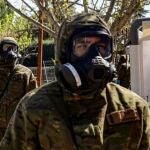 Militares del Regimiento de Defensa NBQ de Valencia se disponen a desinfectar una residenciaRICARDO RUBIO11/04/2020
