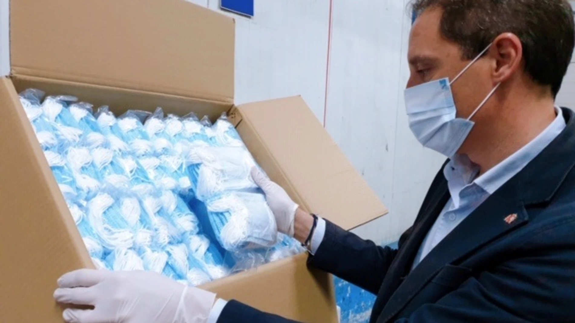 Coronavirus.- El Gobierno entrega a Catalunya 1,7 millones de mascarillas para repartir