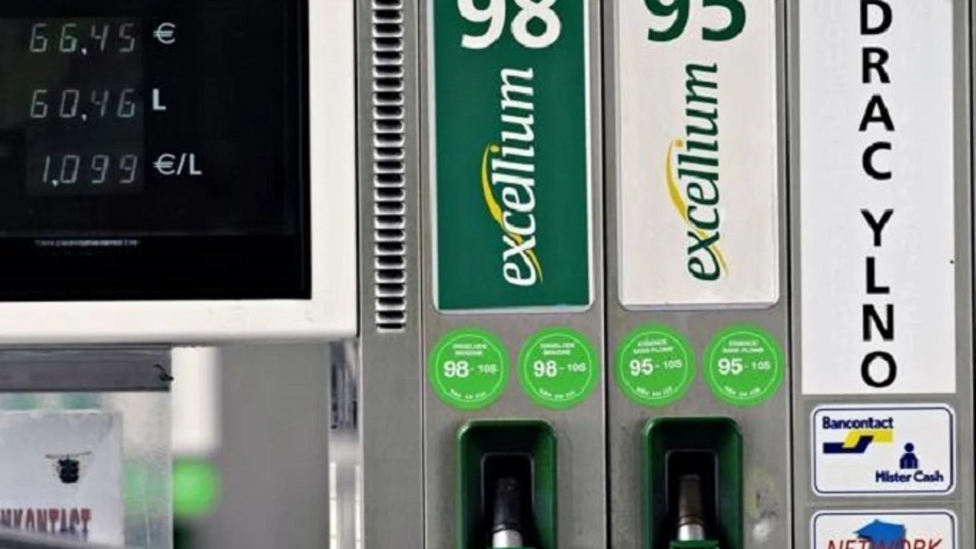 Economía.- La nueva orden que regula la apertura de las gasolineras "mitigará la tensión" del sector, según Aevecar