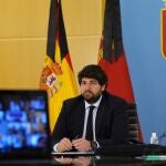 El presidente en la videoconferencia con Pedro Sáchez