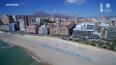 Playa de Benidorm a vista de dron durante el confinamiento