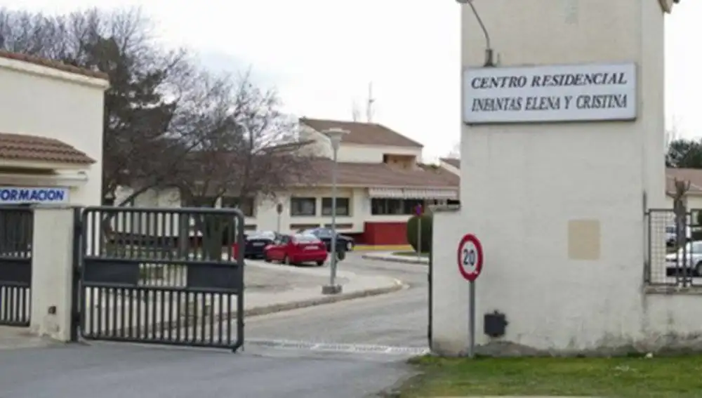 Entrada al Centro Residencial Infantas Elena y Crisitina de Ávila