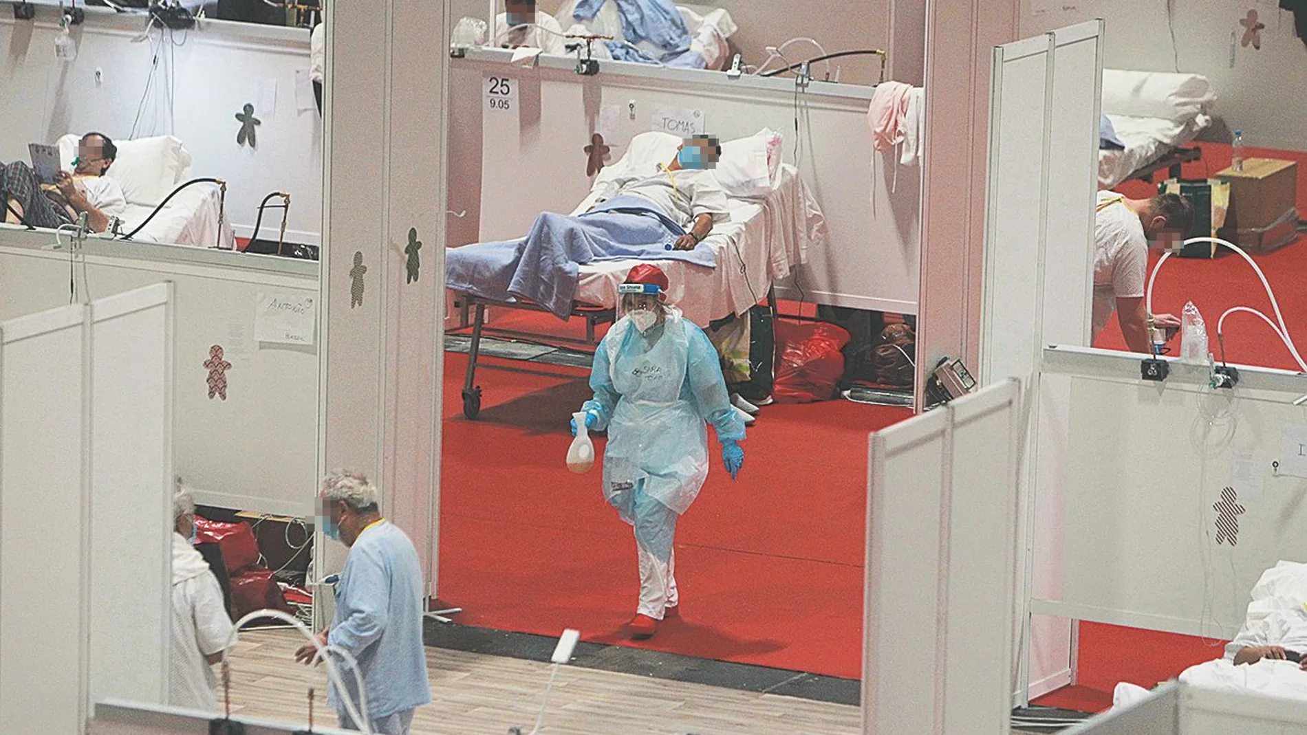 Hospital de IFEMA, pabellones 7 y 9 medicalizados. Personal sanitario, enfermos.