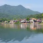 Vang Vieng es un pueblecito a las orillas del río Nam Song.