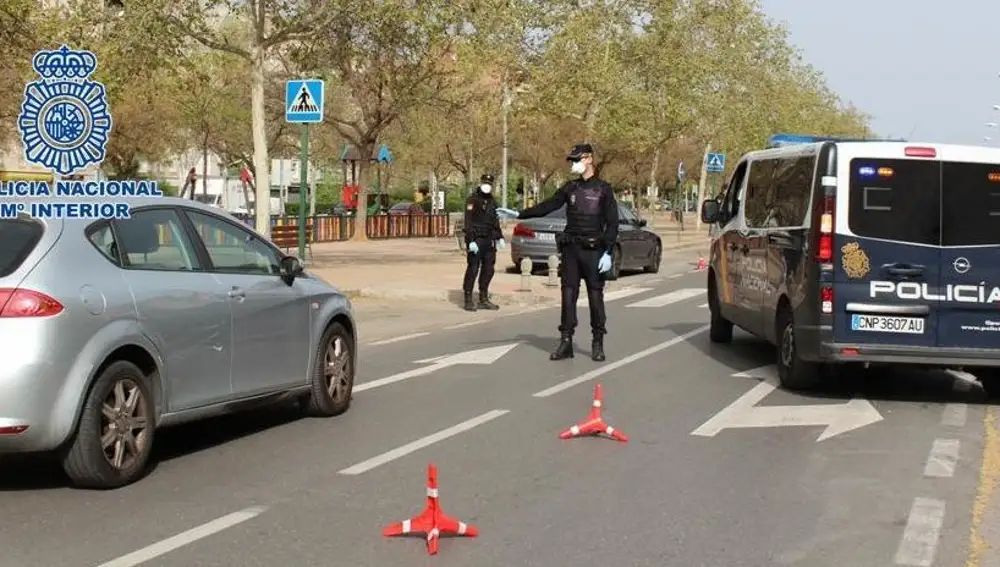 Dos hombres intentaron eludir un control policial con marihuana en el maletero