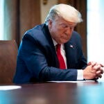 Donald Trump durante una reunión con pacientes recuperados del Covid-19