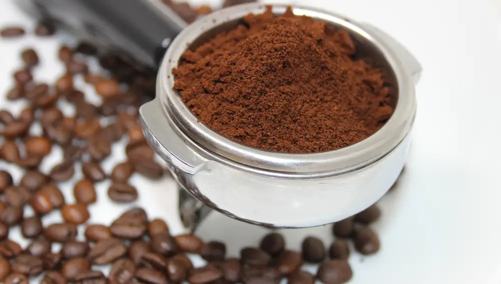 El café molido, desinfecta, absorbe olores y aromatiza a la vez