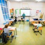 Un programa piloto en la escuela de Schijndel en Países Bajos en la que un profesor da clases breves a tres alumnos para garantizar la distancia social en tiempos de coronavirus