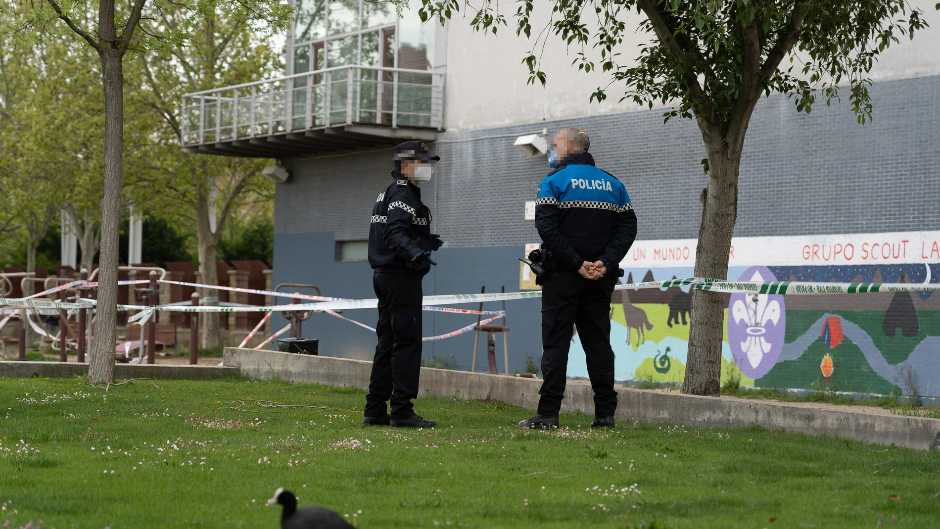 Agentes de la Policía investigan el fallecimiento de un joven en un parque de la localidad vallisoletana de Laguna de Duero
