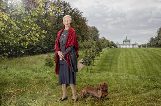 La Reina Margarita cumple 80 años con la única compañía de su perro