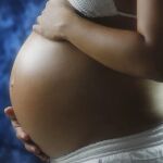 Tener una rutina de ejercicios diaria para fortalecer el suelo pélvico, ayuda no sólo a evitar incontinencia urinaria, sino también a tener un parto saludable.