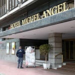 Entrada del Hotel Miguel Ángel