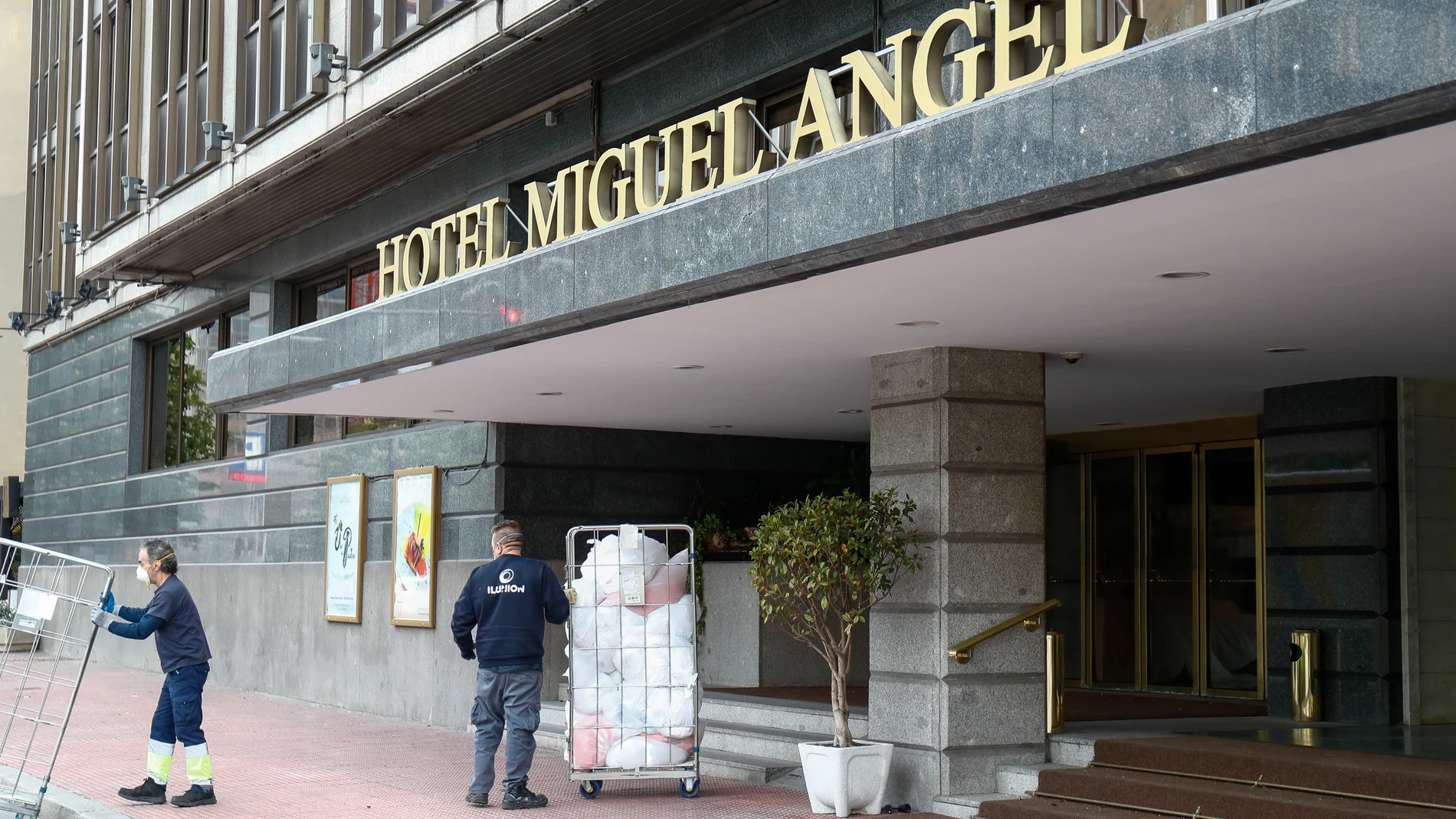 LOS SERVICIOS DE LAVANDERÍA CONTINÚAN TRABAJANDO EN EL HOTEL MIGUEL ÁNGEL CONVERTIDO EN HOSPITAL