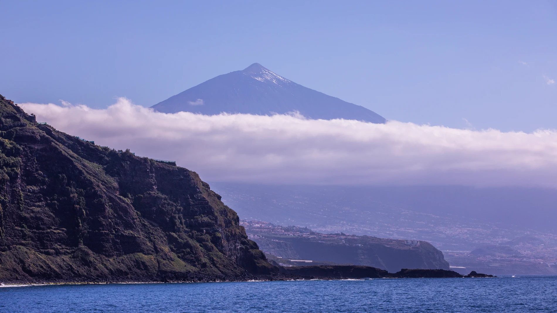 Los acantilados y la cumbre de Tenerife
