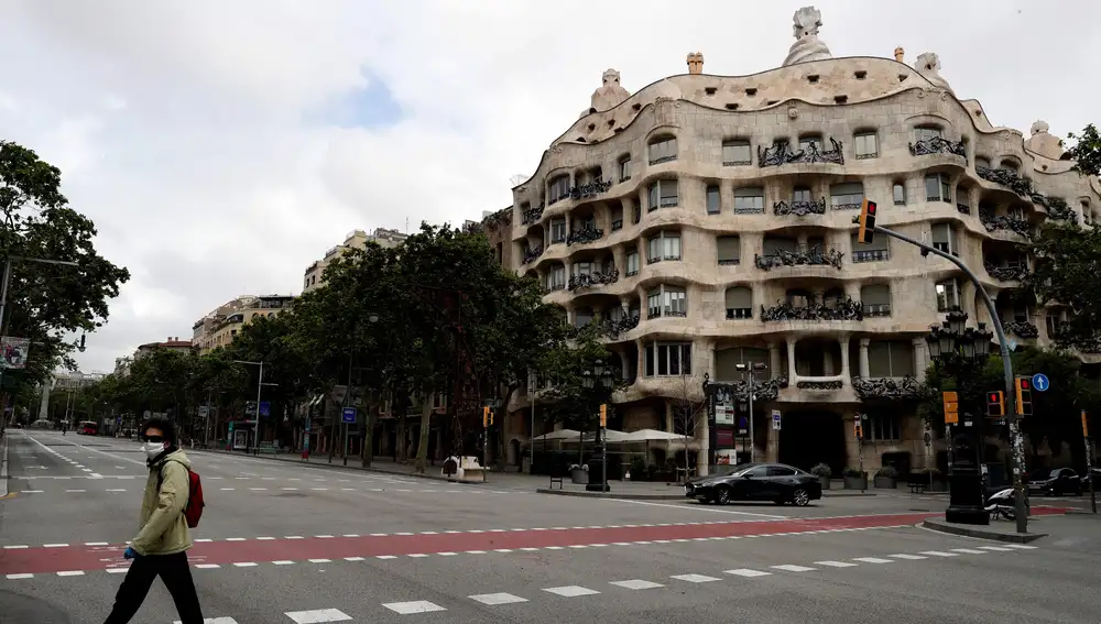 La Casa Milà de Gaudí, en el Paseo de Gràcia. EFE/Toni Albir