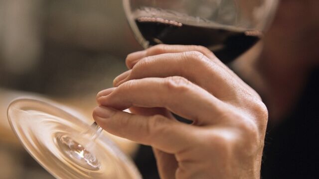 La exhibición que dibuja al vino en arte