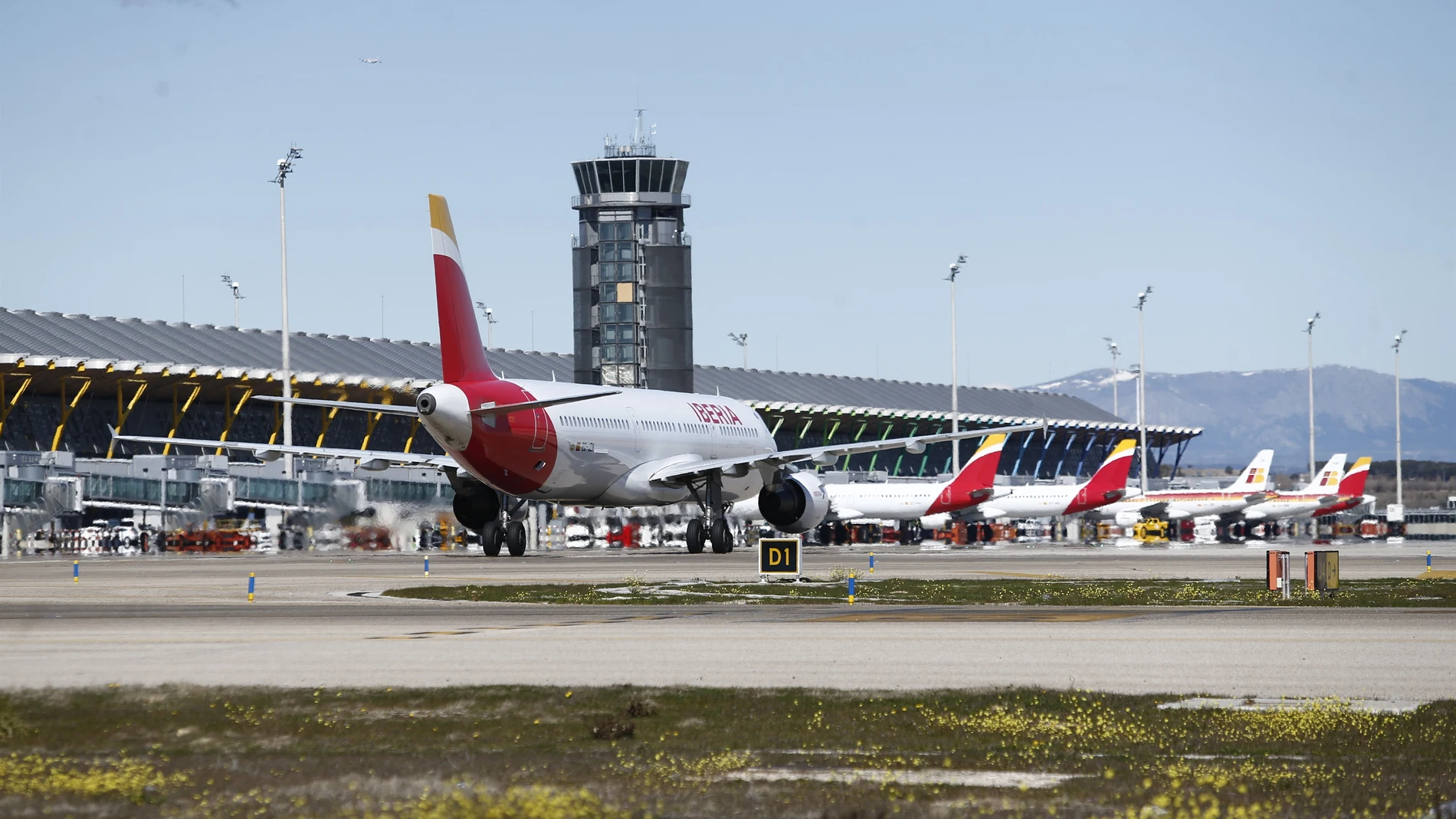 Economía/Turismo.- Madrid-Barajas, a la cabeza de los aeropuertos europeos con más aviones en tierra, según Eurocontrol