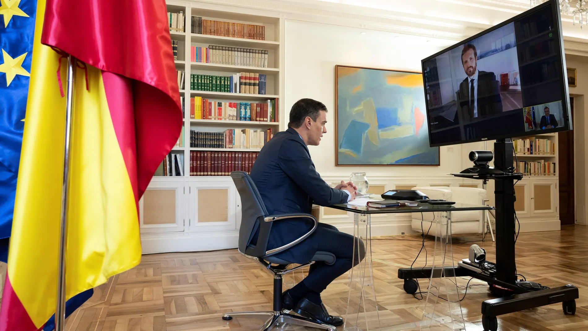 Reunión por videoconferencia de Sánchez y Casado