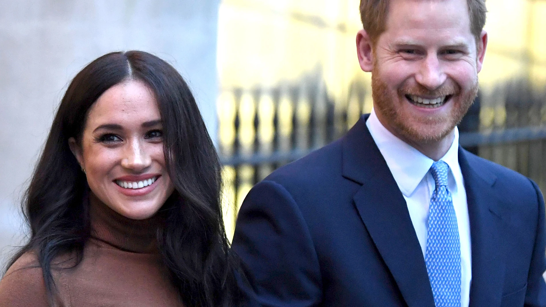 Harry and Meghan to end media contact with British tabloids