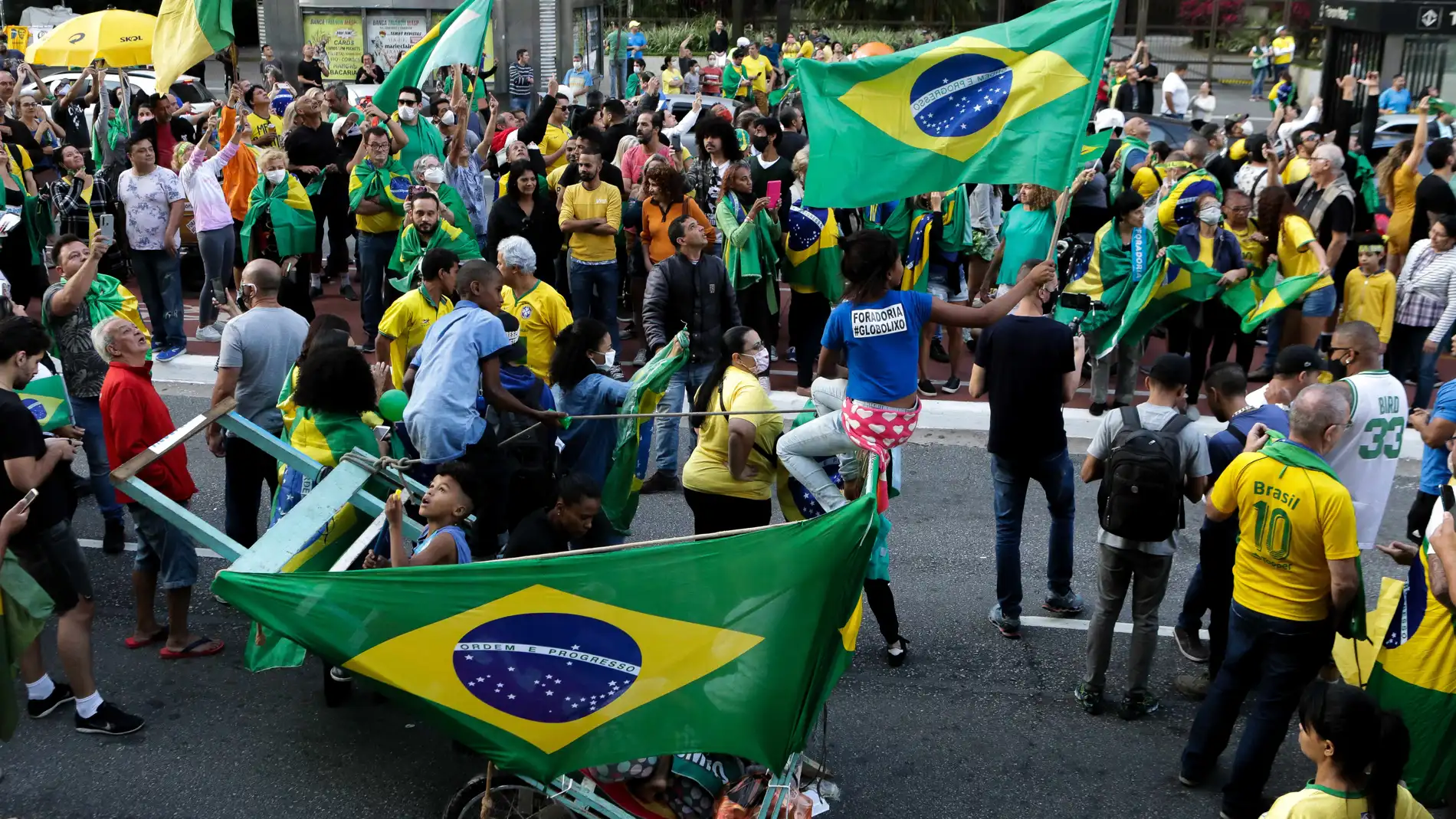 Bolsonaro supporters protest against quarantine in Brazil