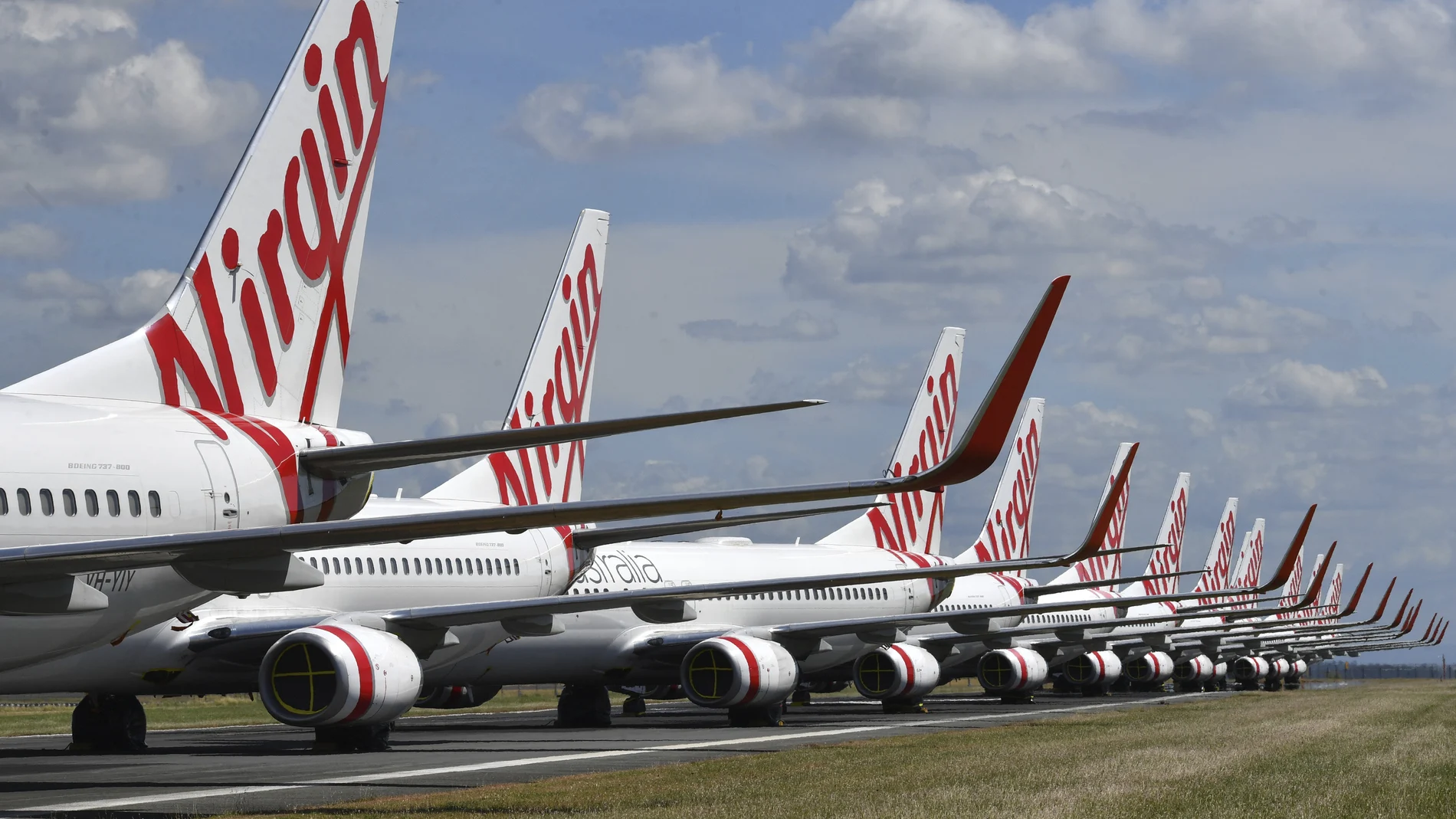 Aviones de la aerolínea Virgin Australia aparcados en el aeropuerto de Brisbane (Australia)