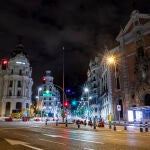 La Gran Vía de noche durante el confinamiento.