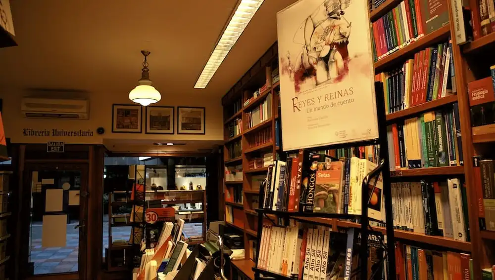 Librería Universitaria de León, cerrada al público