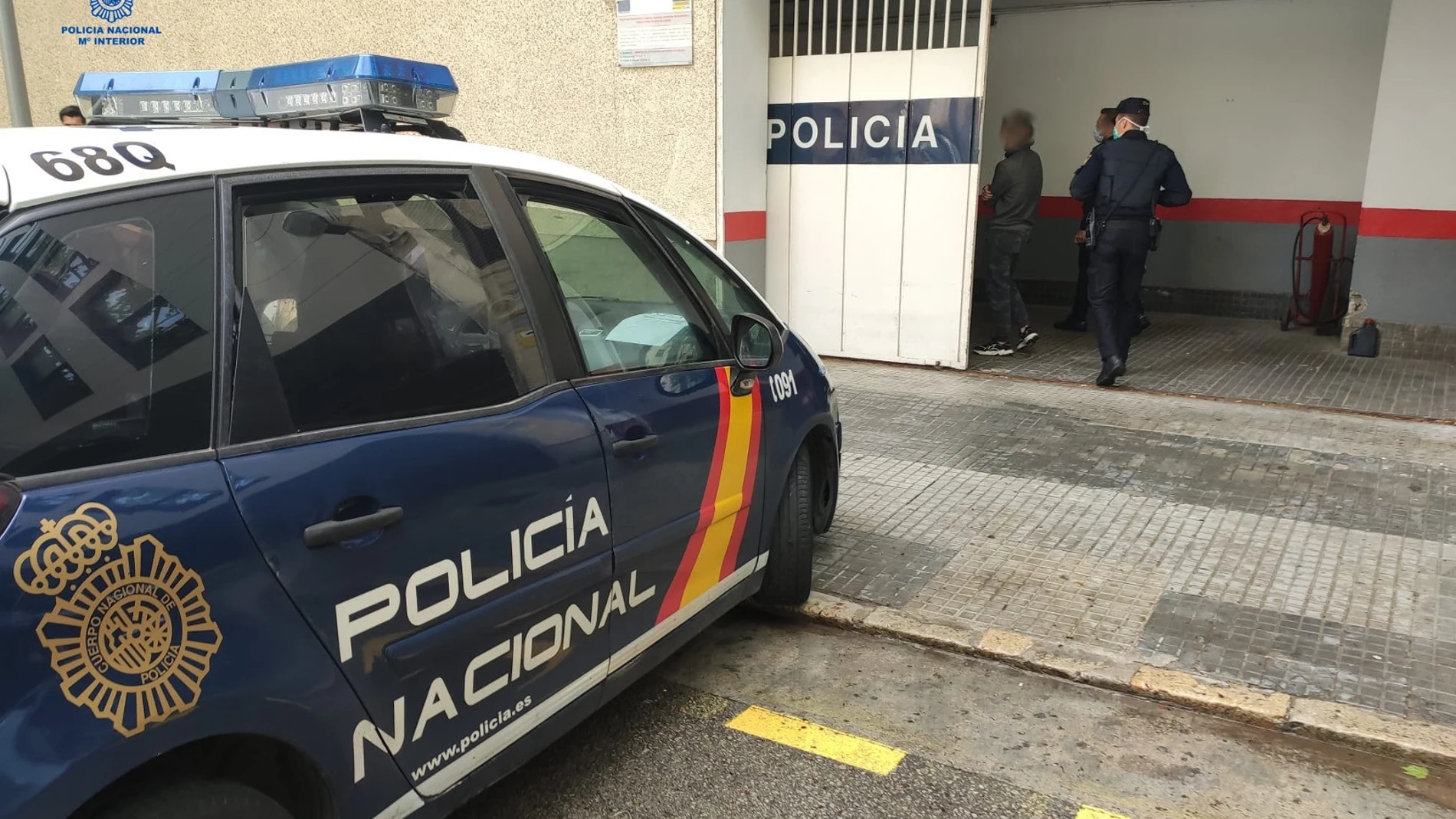 Sucesos.- La Policía Nacional detiene a un joven que viajaba en un taxi con una bolsa de cogollos de marihuana