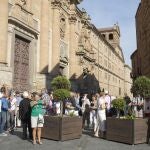 Un grupo de turistas visita Salamanca
