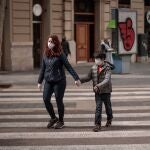 Los jóvenes entre 18 y 20 años son los que sufren más estrés con el confinamiento. Los usuarios "nativos" de las redes sociales son los que dicen encontrarse más solos