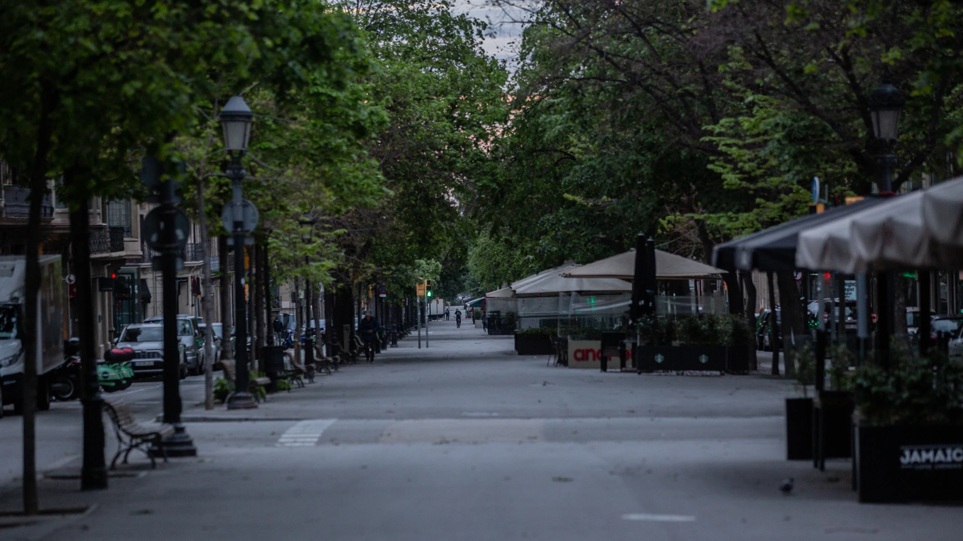 Barcelona amanece vacía en Sant Jordi