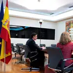El presidente del Gobierno, Pedro Sánchez, y la ministra de Economía, Nadia Calviño, con la mesa de diálogo social