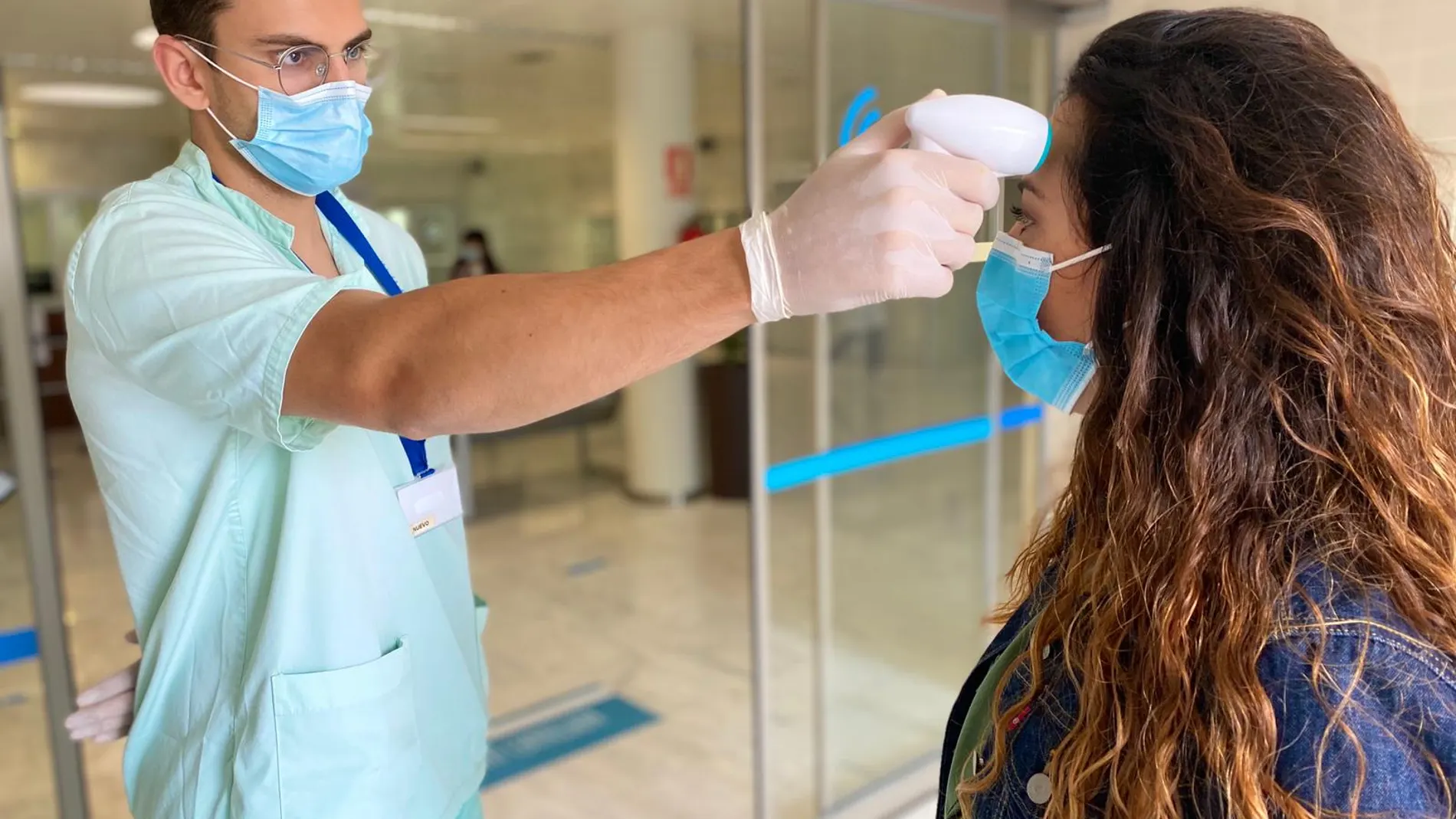 A la entrada del hospital se tomará la temperatura de forma generalizada a todos aquellos que accedan al centro para garantizar que es menor de 37.5º