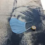  ¿Quién le ha puesto una mascarilla a “La joven de la perla” de Banksy ?