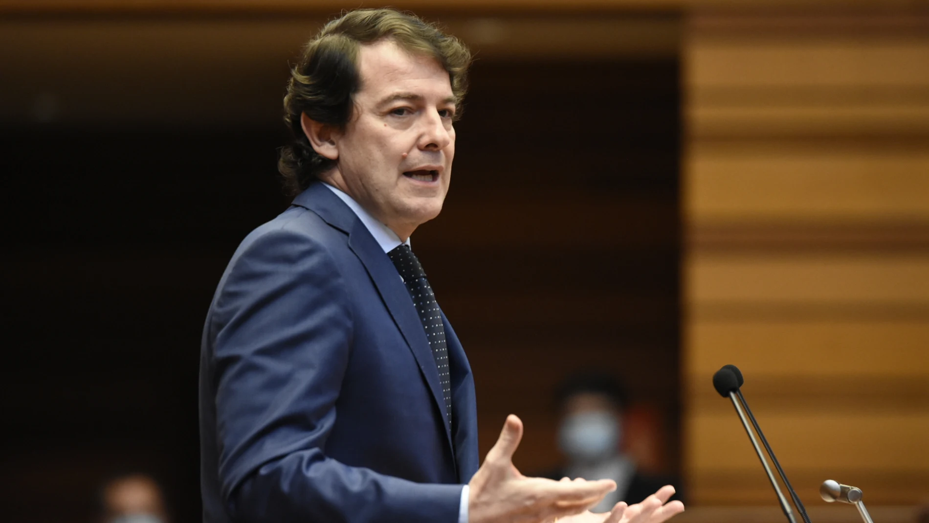 El presidente de Castilla y León, explica en las Cortes, las medidas adoptadas por el Gobierno para hacer frente al coronavirus