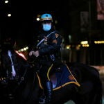 Un policía a caballo en Times Square, en Nueva York