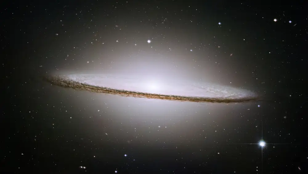 Es 100.000 millones de veces mayor que la de nuestra Vía Láctea