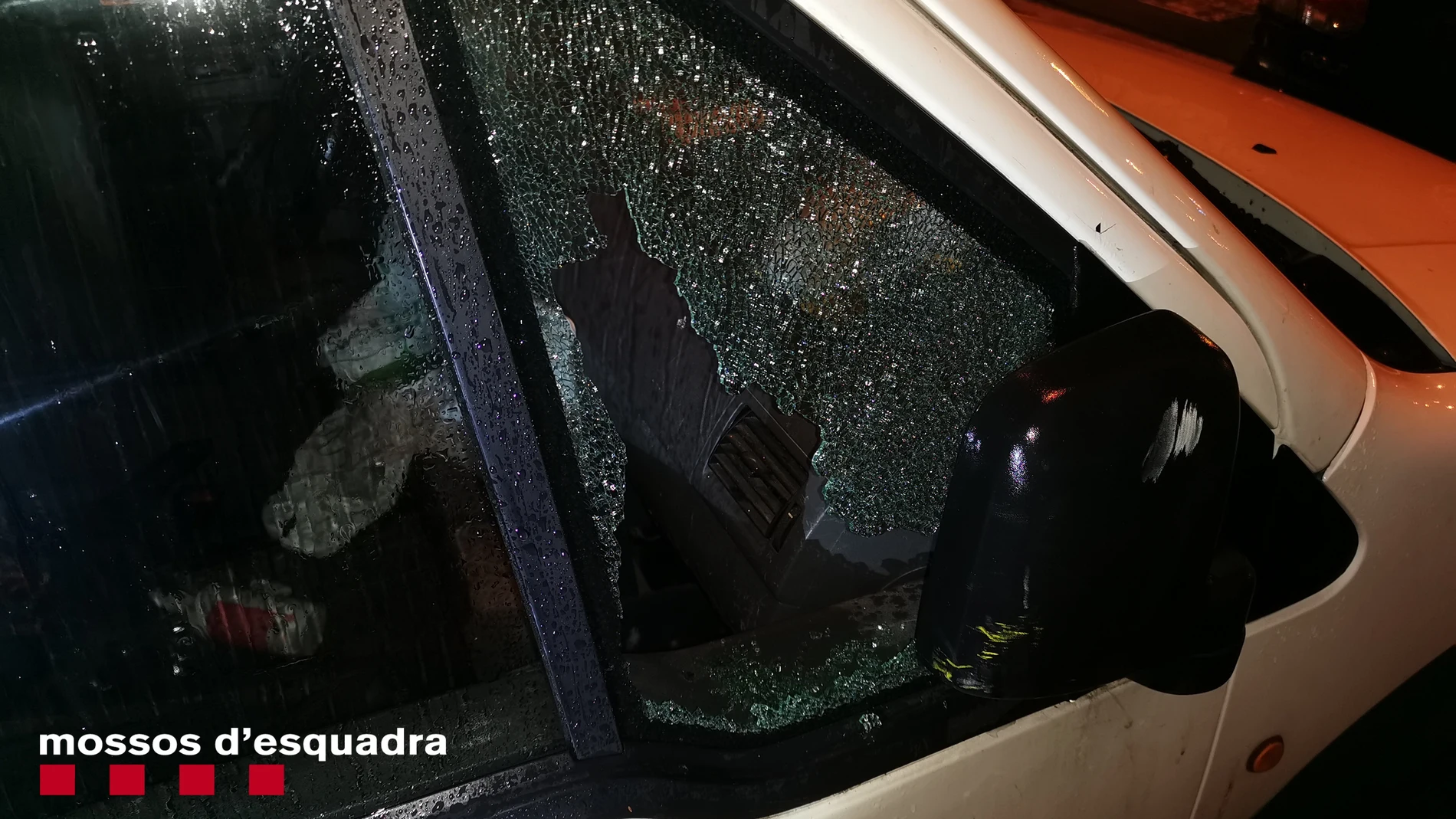 Sucesos.- Dos detenidos por intentar robar en un bar y saquear 14 coches en Ripollet (Barcelona)