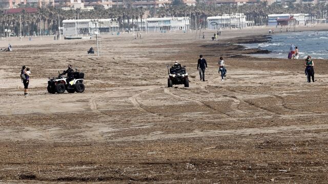 La playa de la Malvarrosa de Valencia ayer domingo