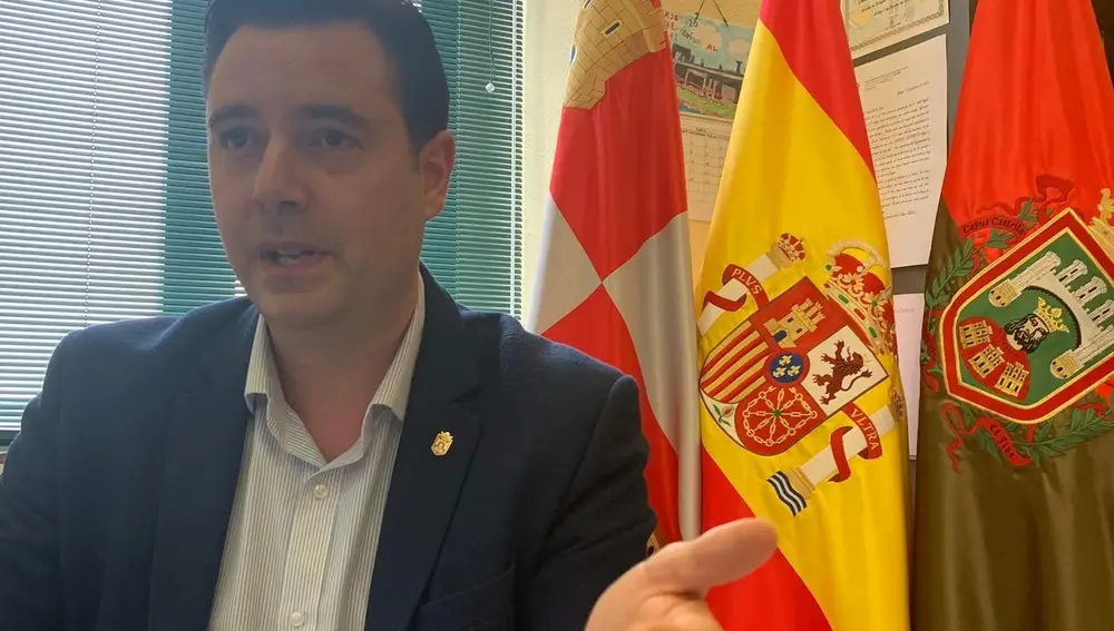 El alcalde de Burgos, Daniel de la Rosa, en una rueda de prensa por videoconferencia.EUROPA PRESS27/04/2020