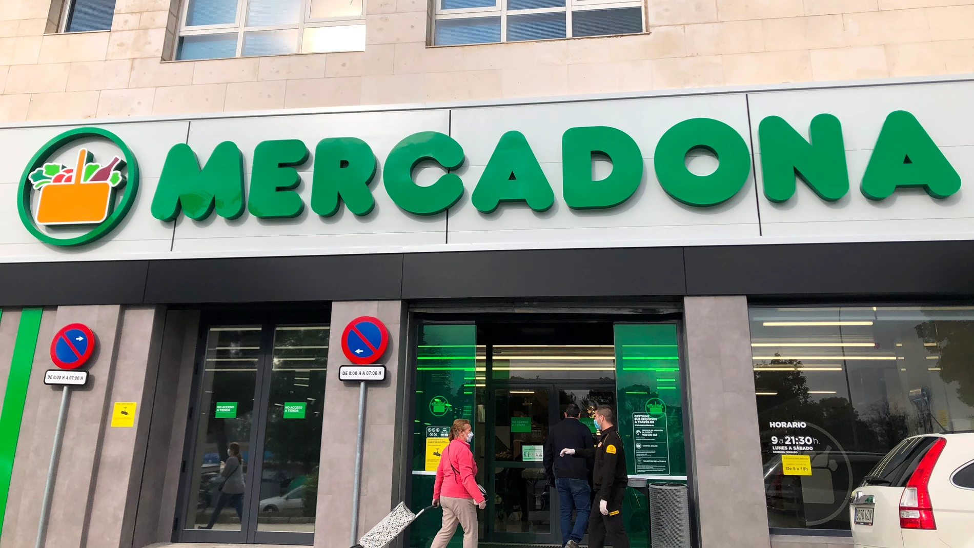 Sevilla.- Mercadona reabre su supermercado de la calle José García Díaz de la capital tras una reforma integral