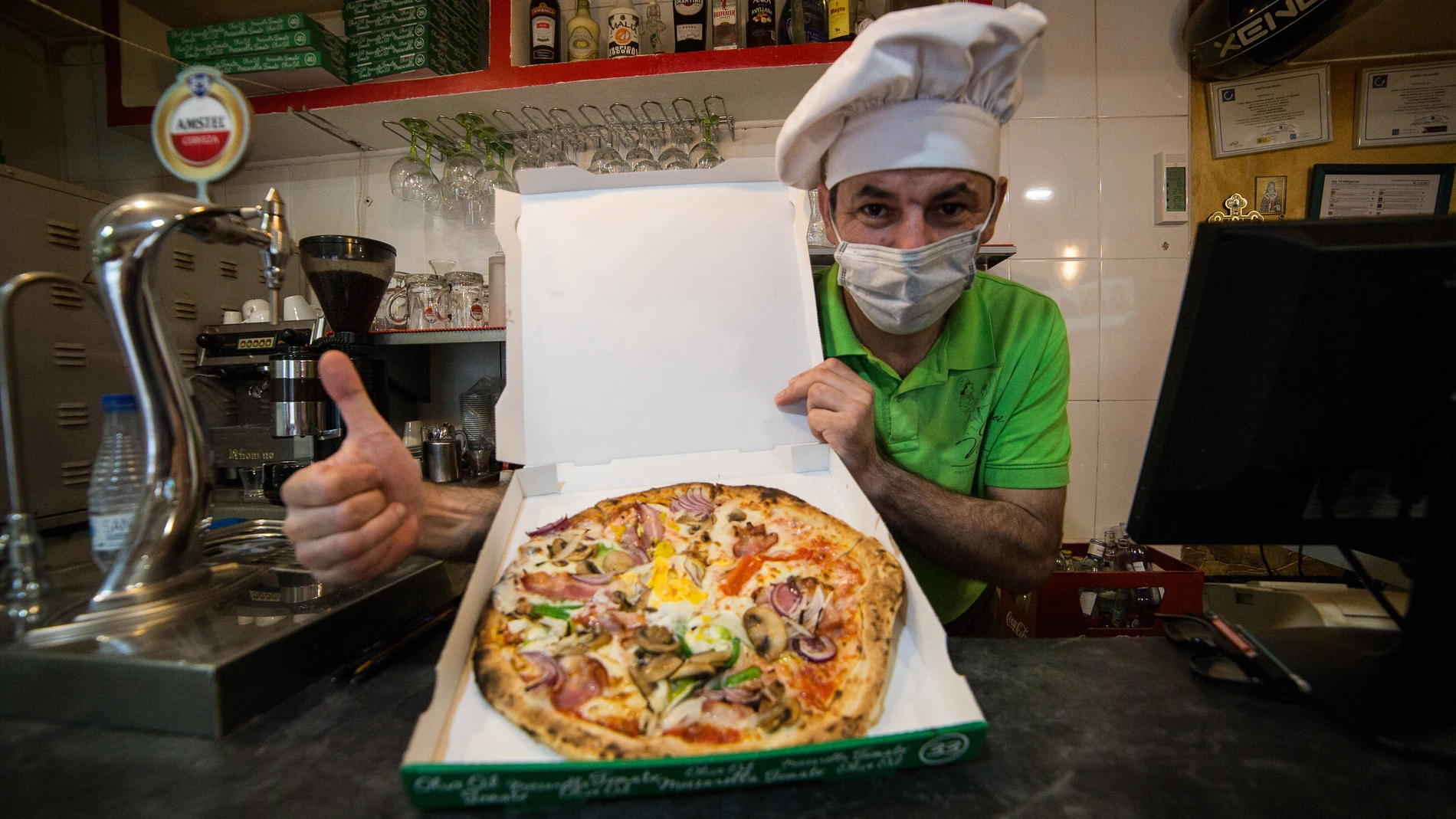 LOS RESTAURANTES CONTINÚAN SIRVIENDO COMIDA A DOMICILIO