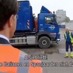 El primer ministro holandés Rutte con un basurero de La Haya que le pide no dar dinero a españolas e italianos