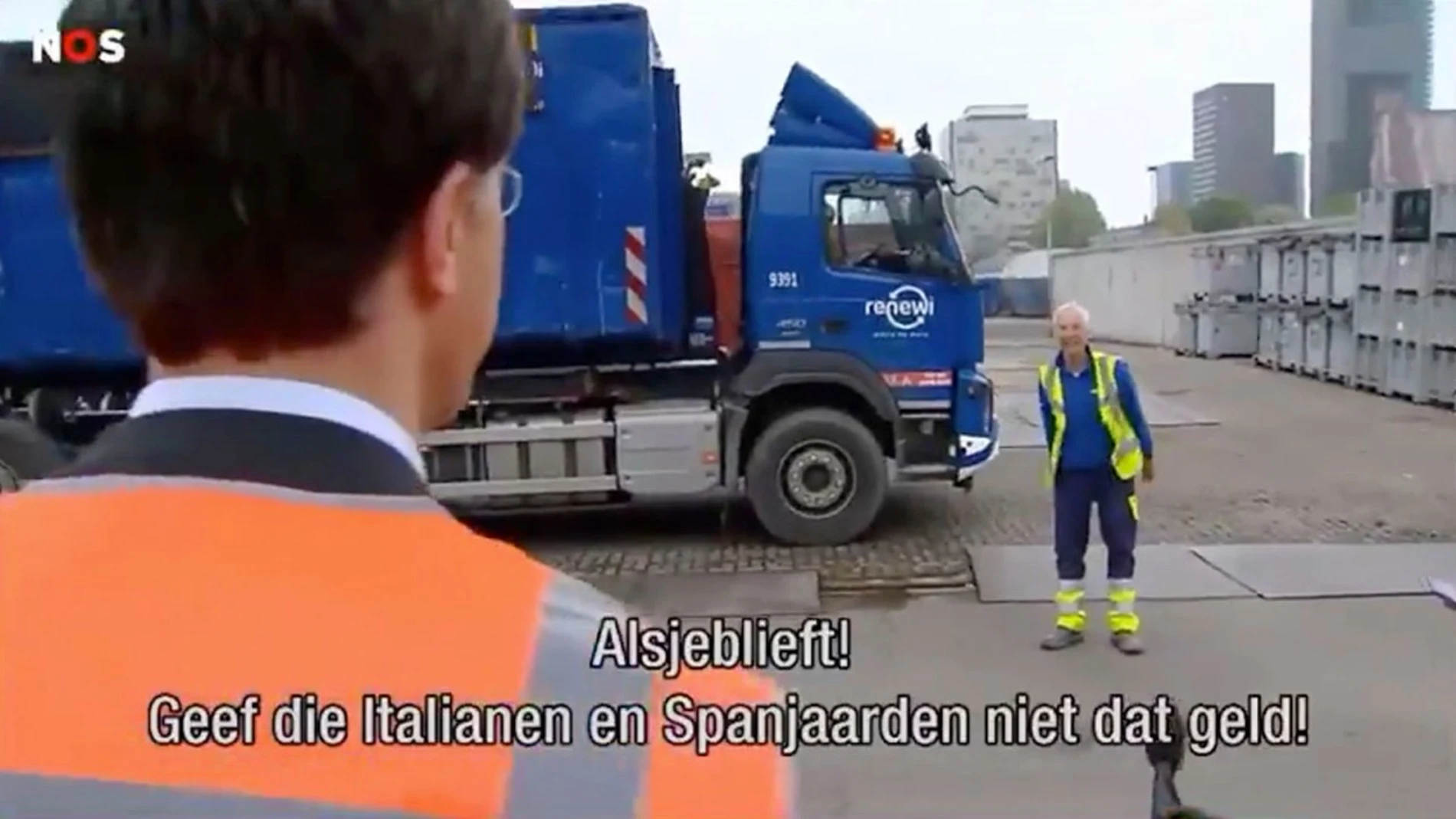El primer ministro holandés Rutte con un basurero de La Haya que le pide no dar dinero a españolas e italianos