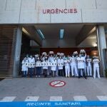 El personal sanitario del Hospital de Sant Joan Despí Moisès Broggi participa en una concentración para reclamar el retorno del 5% en sus sueldos